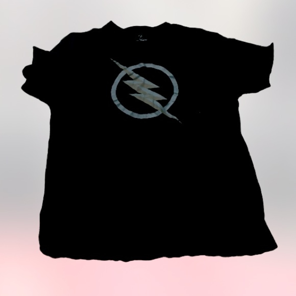‼️CLOSING SALE EVERYTHING MUST GO‼️
New like DC the flash T-shirt